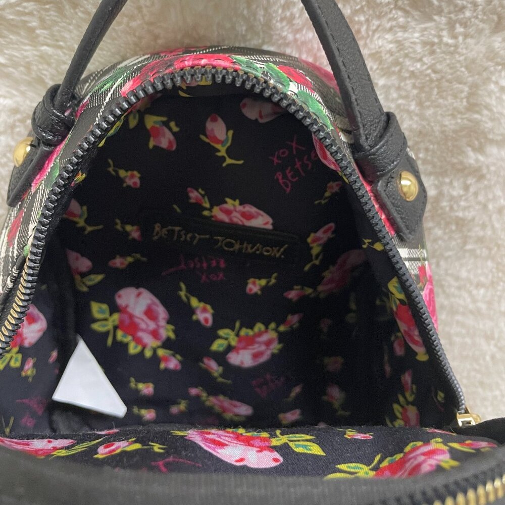 Betsy Johnson Blk/Wht Plaid w/Red Roses Dog Face Mini Backpack w/Card Case - Picture 8 of 13